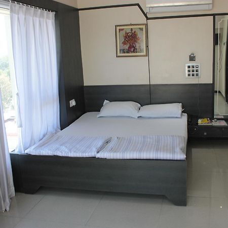 Hotel Apple Inn Ahmedabad Exterior photo