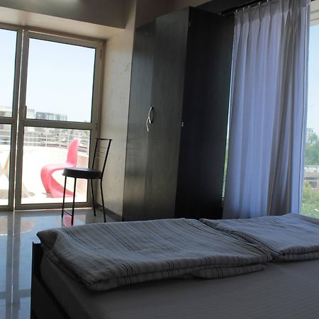 Hotel Apple Inn Ahmedabad Exterior photo
