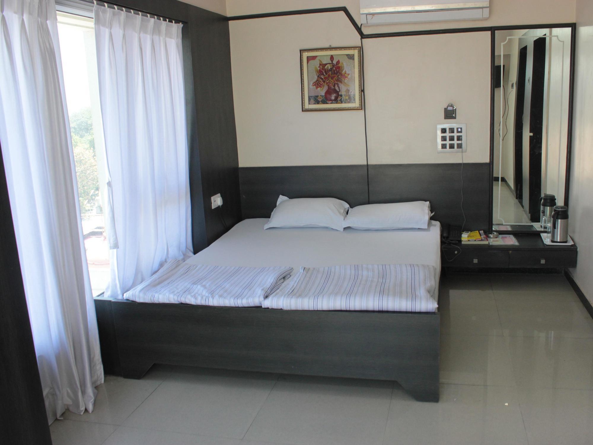 Hotel Apple Inn Ahmedabad Exterior photo
